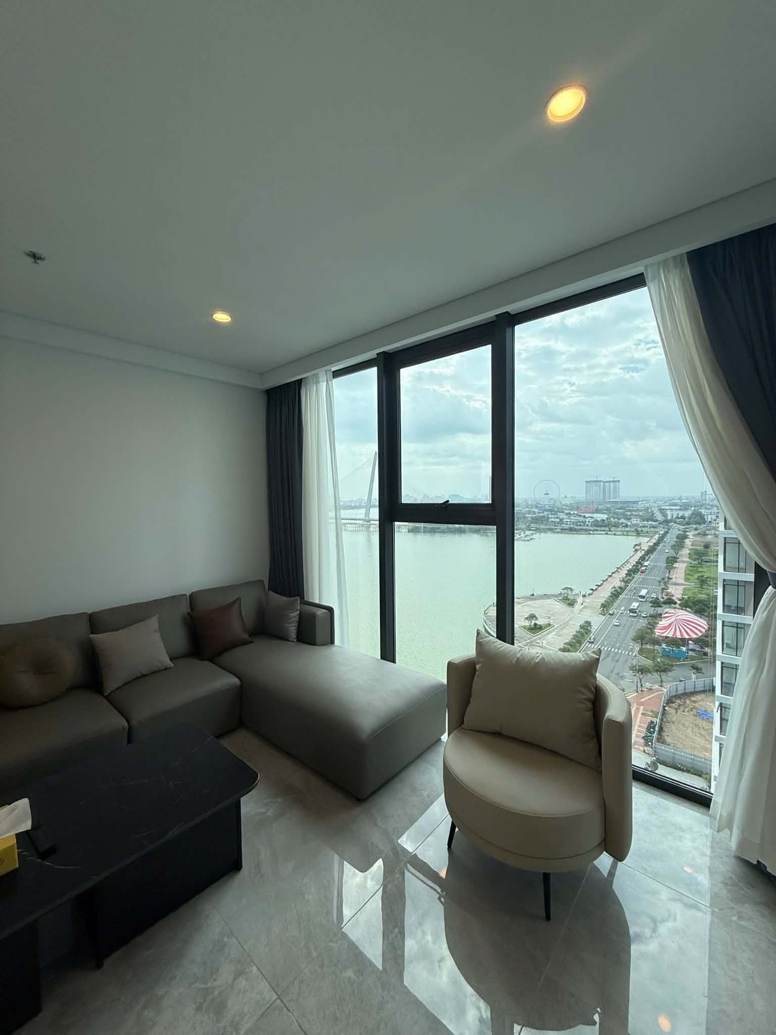 Căn hộ 2PN view sông Hàn